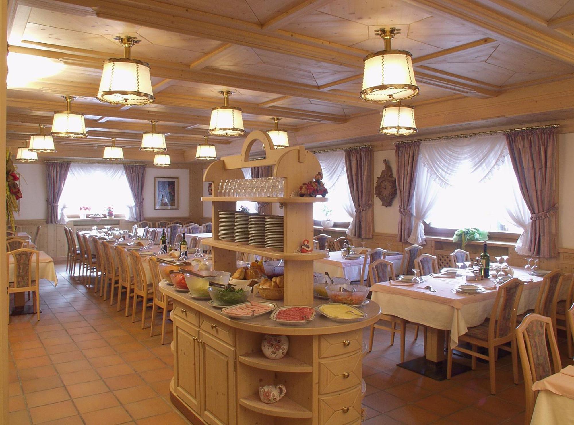 Hotel Villa Jolanda Ziano di Fiemme Eksteriør bilde